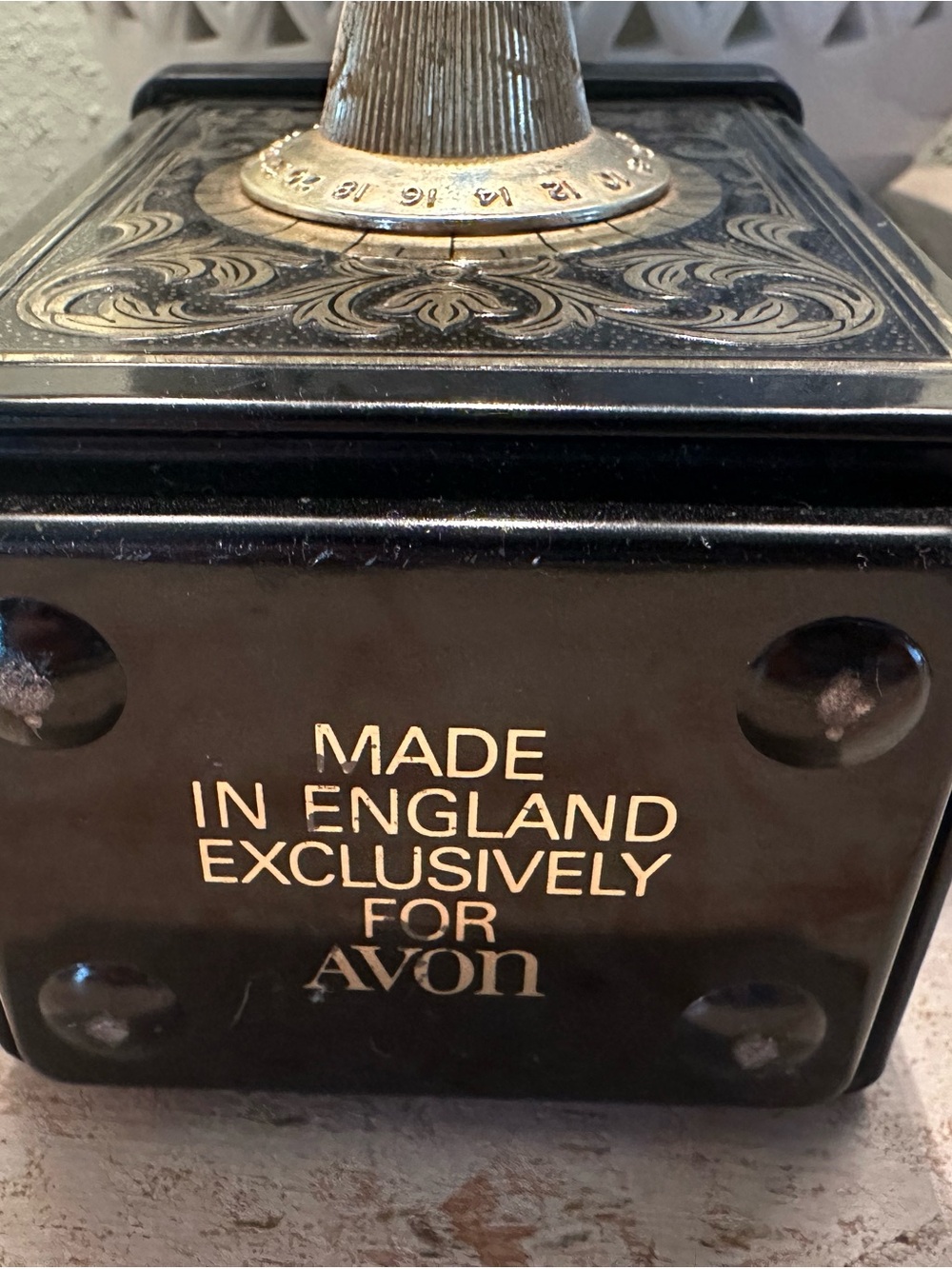 Vintage Avon Tin Bank - Picture 3 of 10
